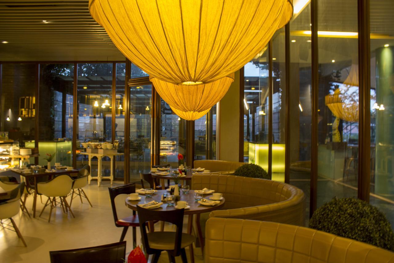 Hotel Royal Orchid Bangalore Extérieur photo